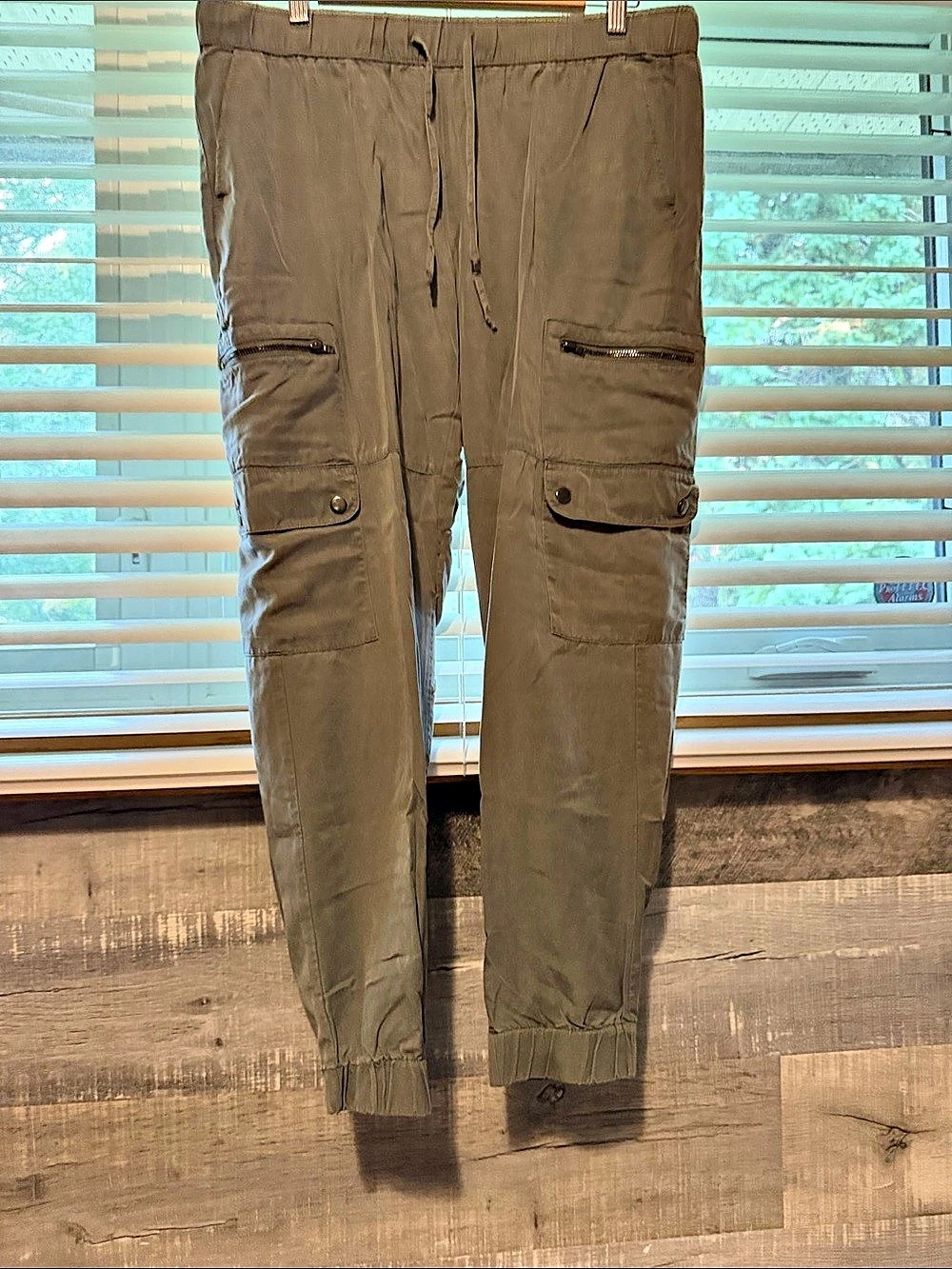Banana Republic Women's Lyocell Cargo Jogger Pants Size Medium